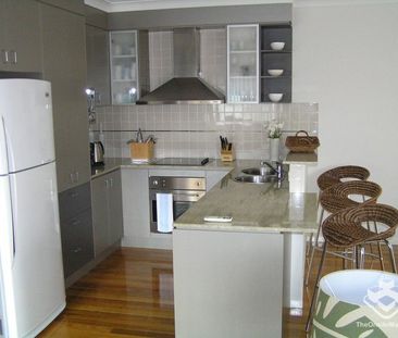 TOWNHOUSE IN BEAUTIFUL GATED COMPLEX - Photo 6