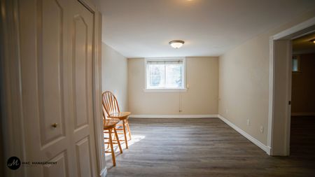 Lower Unit - Photo 2