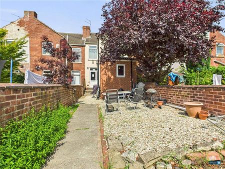 1 bedroom in a house share to rent - Photo 3
