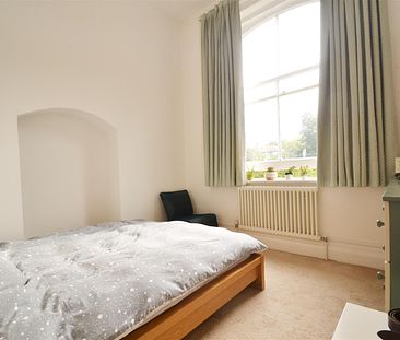 Spacious double bedroom first floor apartment, with a further office space, forming part of a beautiful period conversion. Offered to let un-furnished. Available 1st July 2024. - Photo 3