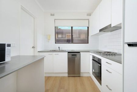 Spacious Two Bedroom Apartment in the Heart of Mortdale - Photo 4