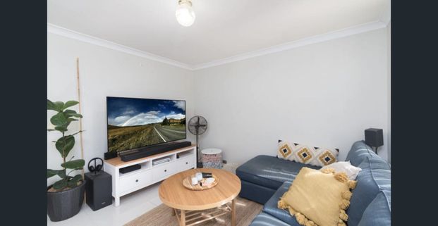 Modern Family Home in Exclusive Gated Community – 4 Oldbury Street, Stanhope Gardens - Photo 1