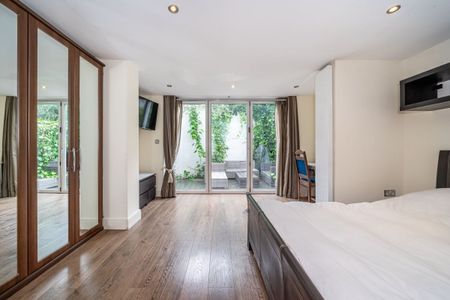 2 bedroom mews to rent - Photo 2