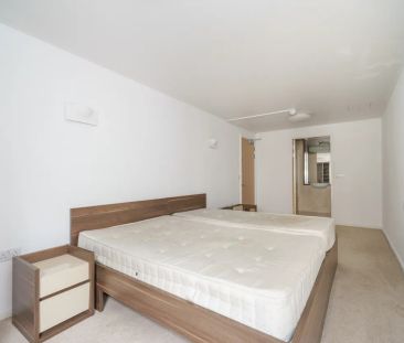 3 bedroom flat to rent - Photo 5
