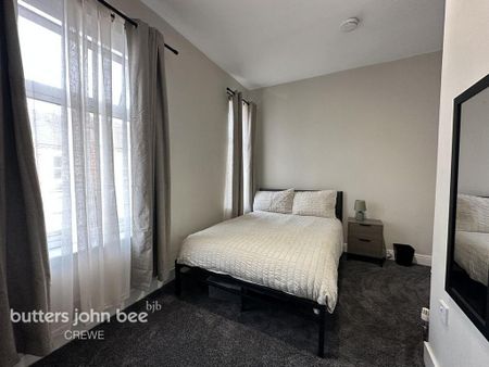 1 bedroom in a house share to rent - Photo 3