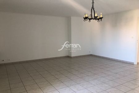 Location Appartement 3 pièces 80m² DRAGUIGNAN 83300 - Photo 3