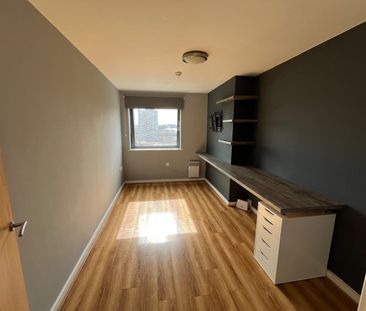 2 Bed Flat, The Reach, L3 - Photo 3
