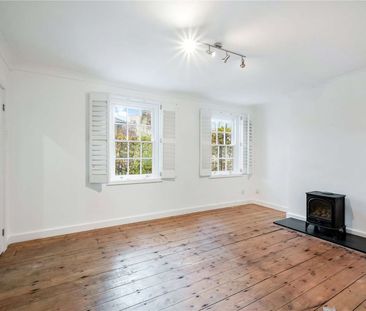 Superbly presented 3 bedroom house with garden and conservatory. - Photo 5