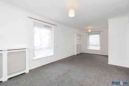 2 bedroom ground floor flat to rent - Photo 2