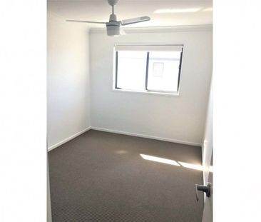 Modern Townhouse, 3 Bedrooms + Study nook, Available From 13/12/2025 - Photo 5