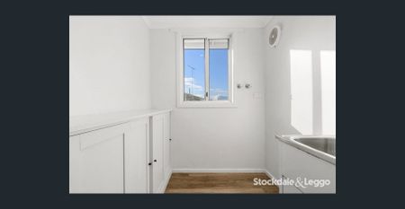 Renovated 3 Bedroom Family Home! - Photo 4