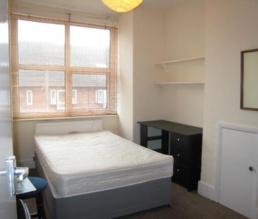 4 bedroom terraced house to rent - Photo 4