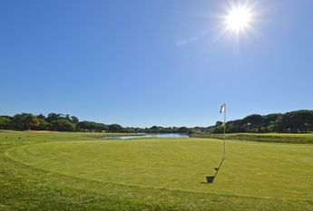 Apartamento T4 em condomínio com piscina e jardim na Beloura