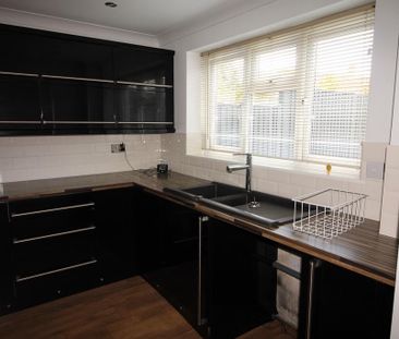 2 bedroom terraced house to rent - Photo 2