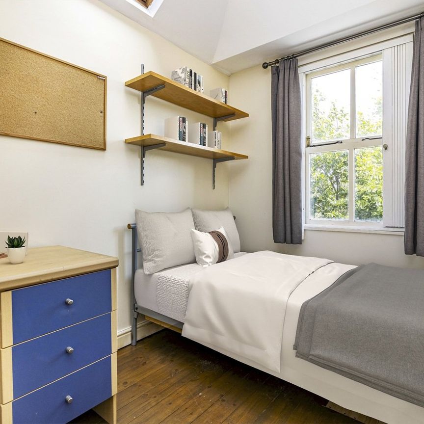 6 Bed Semi-Detached House, Cycle Road, NG7 - Photo 1