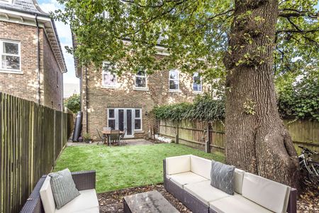 A stylish town house set in a convenient location for Tunbridge Wells town centre - Photo 5