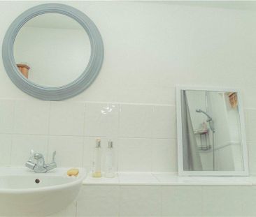 4 bedroom terraced house to rent - Photo 1