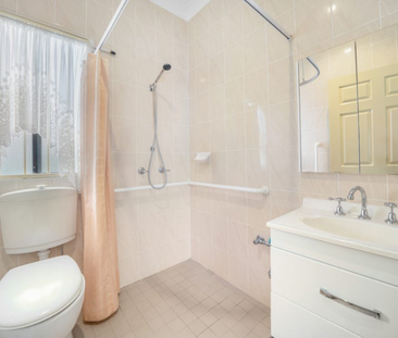 Neat & Tidy Three Bedroom Home - Photo 2