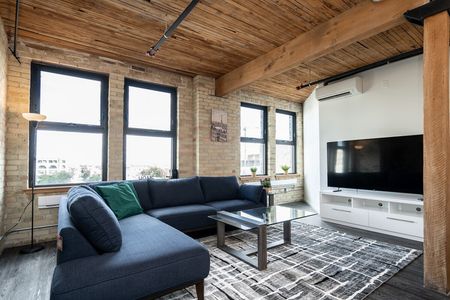 James Avenue - Photo 2