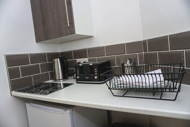 1 bedroom in a house share to rent - Photo 1