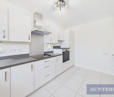 1 bedroom Flat To Let - Photo 2