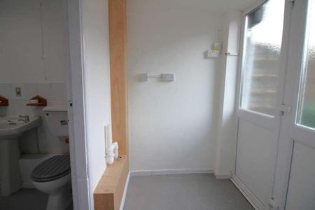 Sutton Road, Kidderminster, DY11 - Photo 2