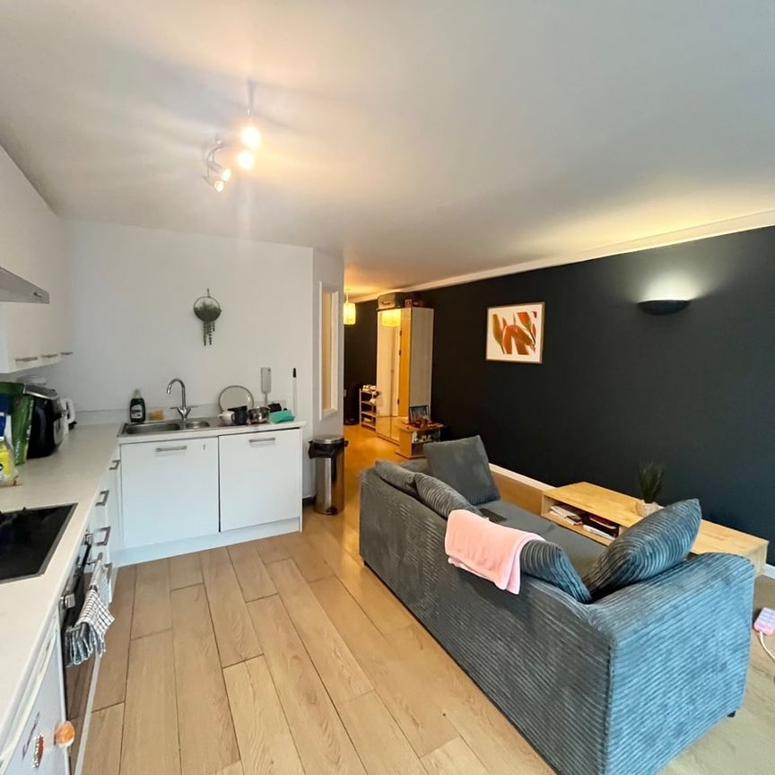 1 Bed Flat, Marco Island, NG1 - Photo 1