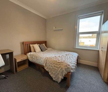 Available Now!! Chelmsford Street // Bed House, LN5 - Photo 4