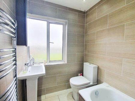 Room, Kings Chase, Brentwood, CM14 - Photo 2