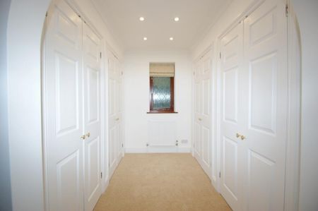 5 bedroom detached house to rent - Photo 2