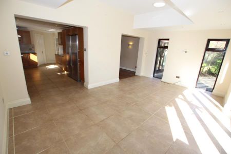 Pembroke Road, Woking, Surrey, GU22 - Photo 5