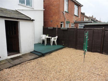 4 bedroom detached house to rent - Photo 3