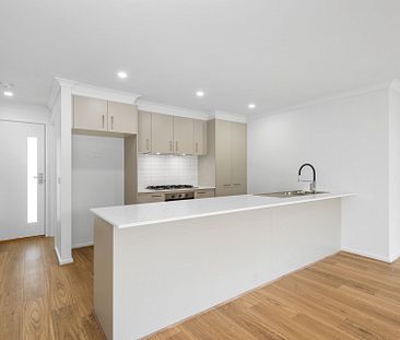 2/16 Fronsac Avenue, Corio. - Photo 6