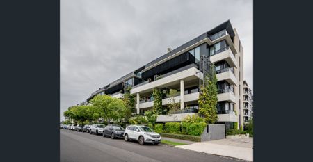 Luxury Living in the Heart of Moonee Ponds – Rare Opportunity in Moonee Valley Park - Photo 2