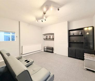 2 bedroom end of terrace house to rent - Photo 4