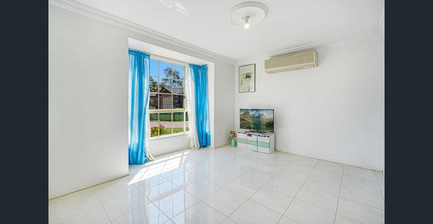 One Week Rent Free! - Photo 1