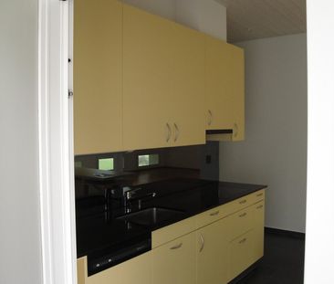 Charmante 3.5-Zimmer-Dachwohnung mit Balkon in Mühlau - Photo 2