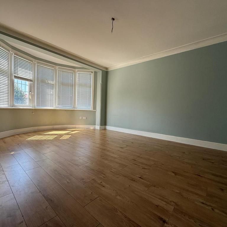 3 bedroom flat to rent - Photo 1