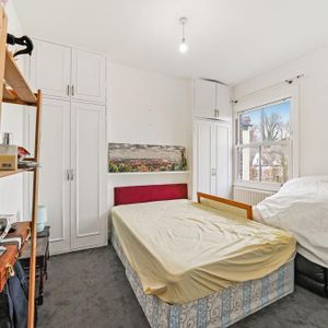 2 bedroom maisonette to rent - Photo 2