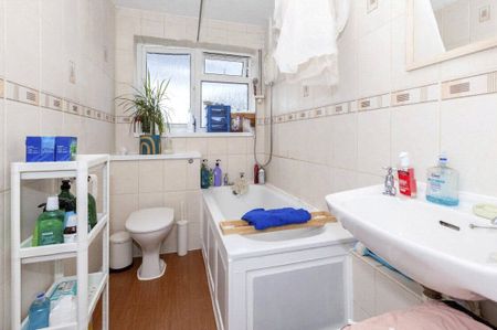 Normanhurst, Ashford, Spelthorne, TW15 2NX - Photo 5