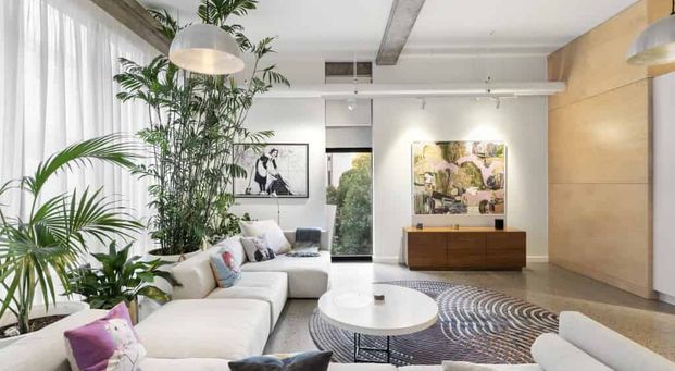 Brilliant location + NY feel - Photo 1