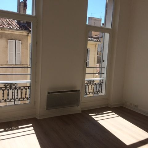 Location appartement Marseille 1er (13001) - Photo 1