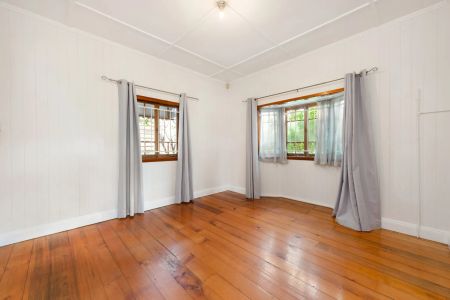 Spacious Family Home with City Views in Prime Coorparoo Location - Photo 3