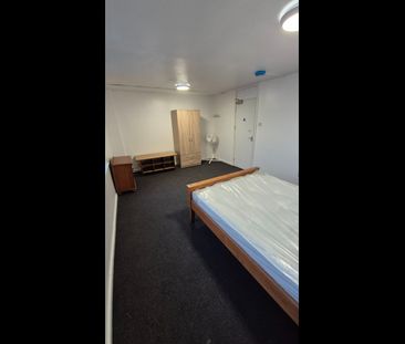 Room in a Shared Flat, Birmingham, B12 - Photo 4