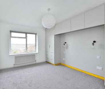 3 bed house to rent in Tresco Road, Berkhamsted, HP4 - Photo 2