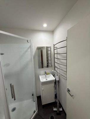 Modern & Stylish Living in the Heart of Hobsonville Point - Photo 1