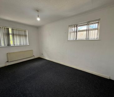 4 bed detached house to rent Tenby Close, chadwel heath station - Photo 2