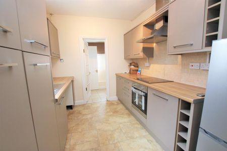 1 bedroom in a house share to rent - Photo 3