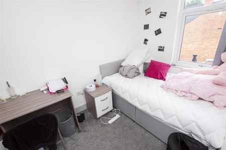 7 bedroom house to rent - Photo 3