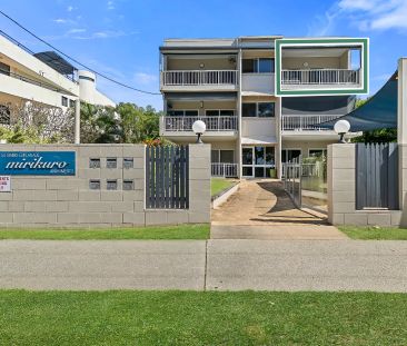 Top floor beachfront apartment, elevated ocean outlook. - Photo 2